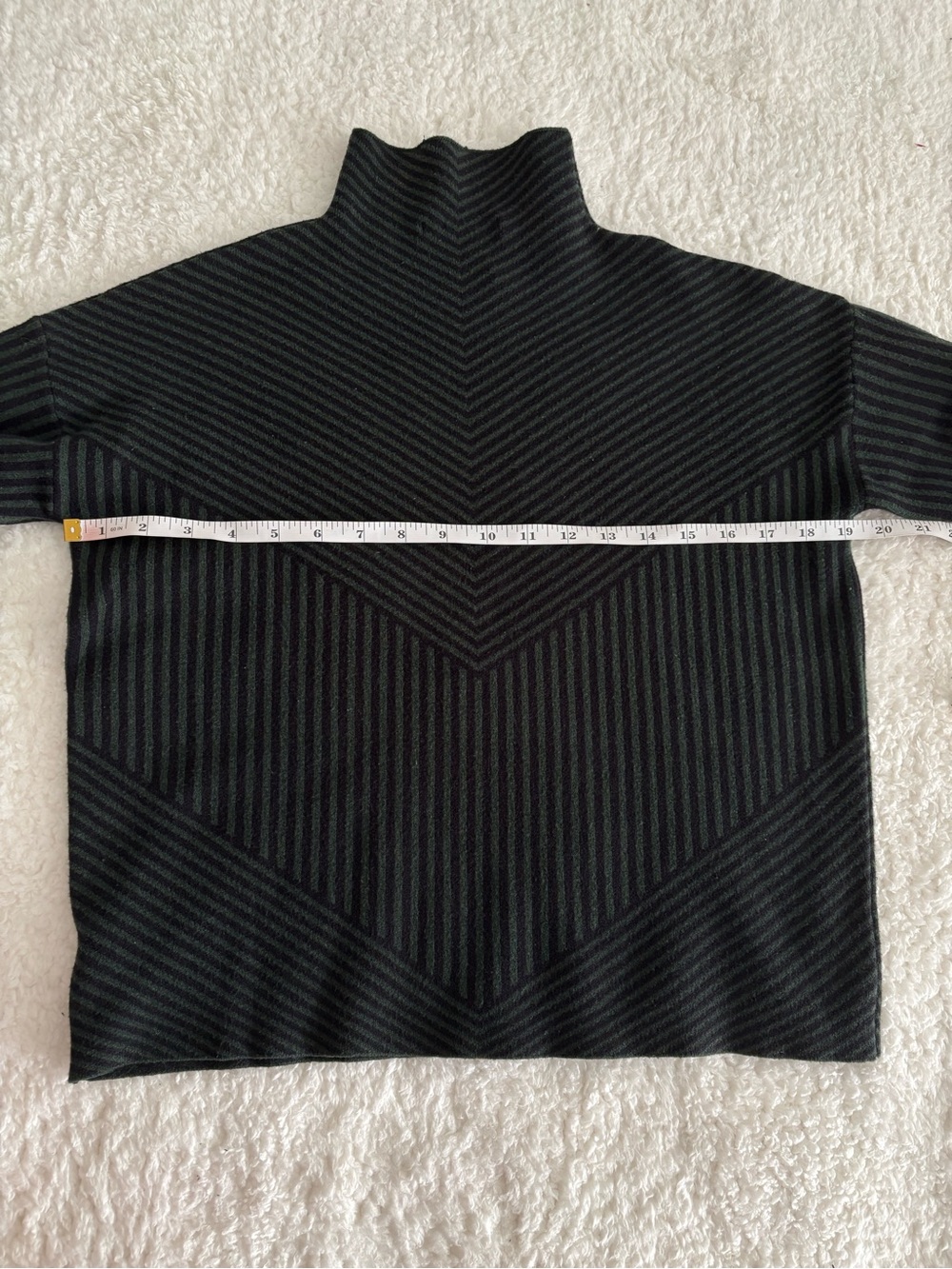 Tahari Women’s Mock Neck Sweater Sz S Green Black Chevron Striped Thick Knit - Picture 6 of 7